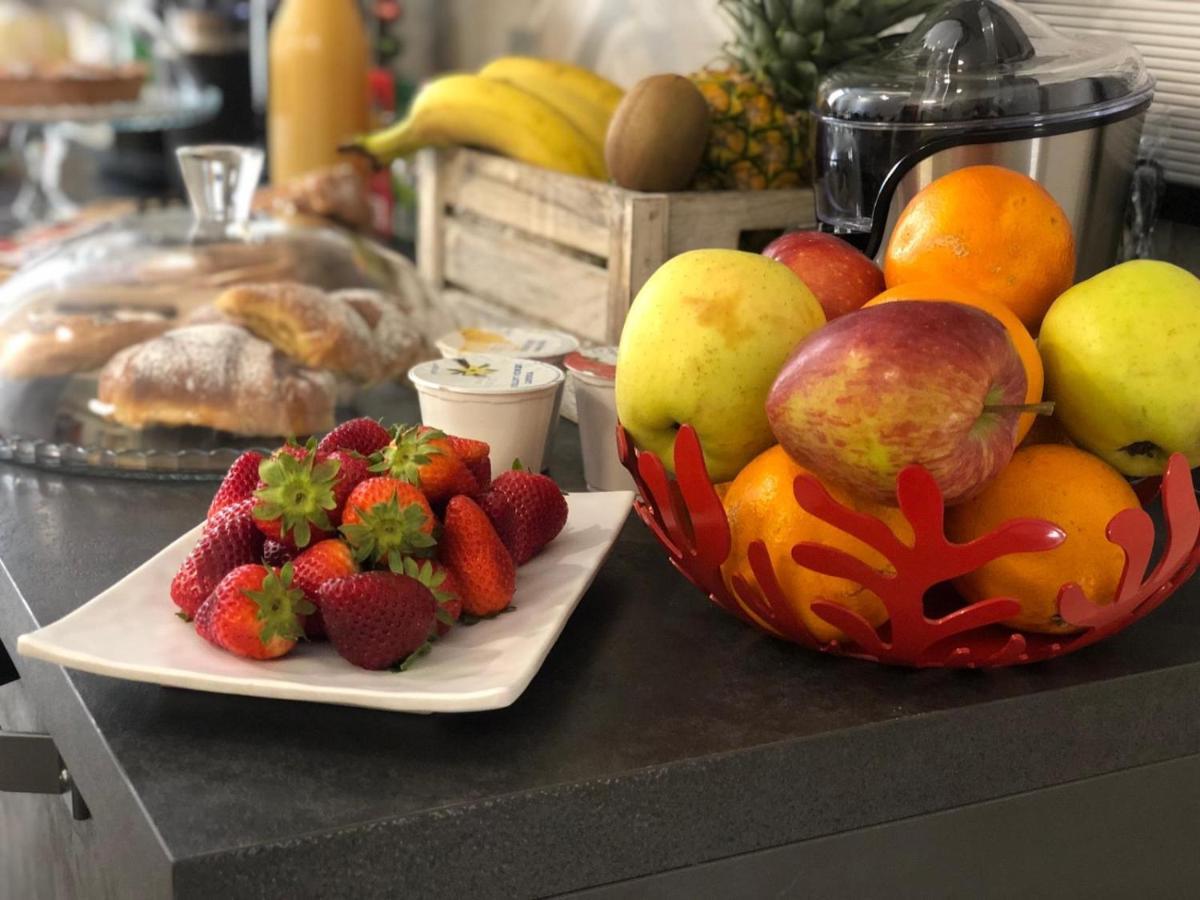 Holiday Guesthouse サレルノ エクステリア 写真